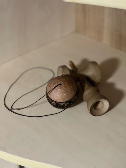 Vând kendama Israel semnată