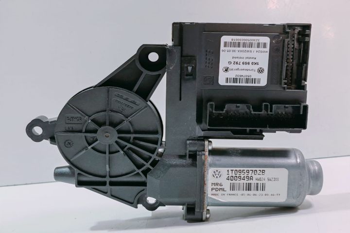 Motoras macara dreapta 1T0959702B Skoda Octavia a 2-a generatie seria