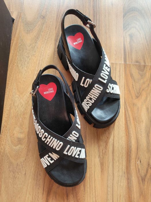 Love Moschino чисто нови дамски сандали