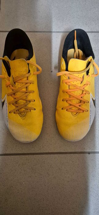 Ghete fotbal Nike copii marimea 32 cu crampoane mari