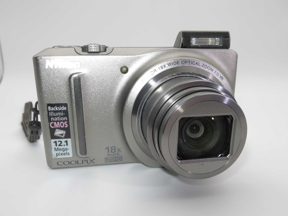 Nikon Coolpix S9100 компактен фотоапарат, дигитална камера с 18х оптичен зум, Full-HD видео, в отлично състояние, пълен комплект, работи перфектно