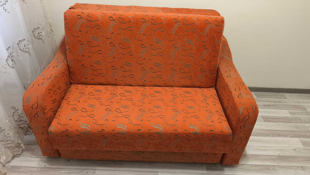 Vand canapea extensibila fara a asigura transport in zona Lizeanu