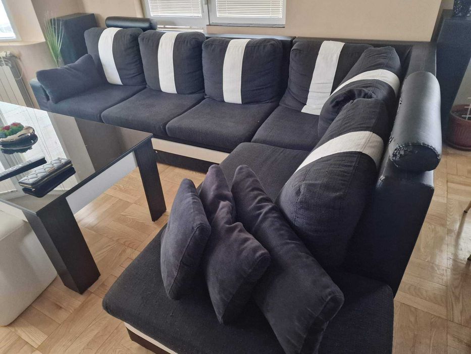 Ъглов диван черно-бял