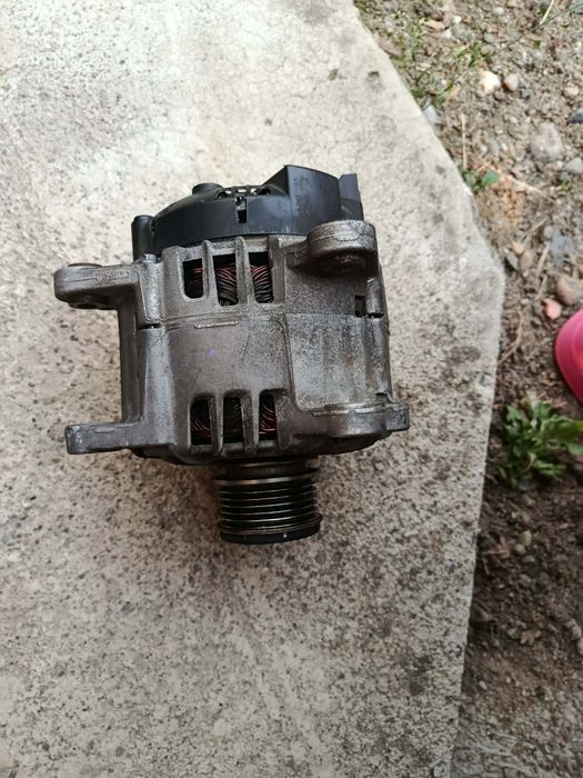 Vând alternator valeo