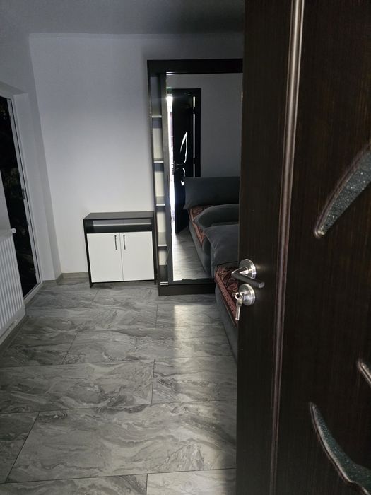 Închiriez casa la cheie