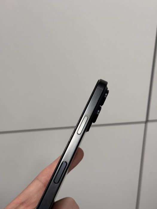 Продавам iPhone 16 PRO