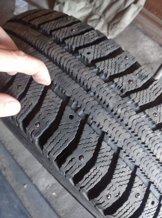 Продам диски с шинами зима 4 шт