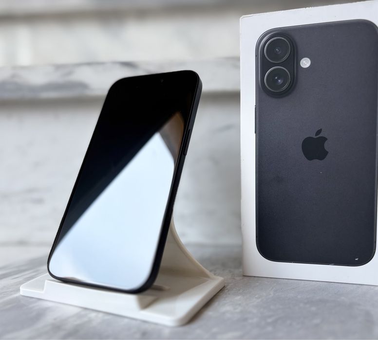 IPhone 16 128GB - 100 battery - Black - Като Нов