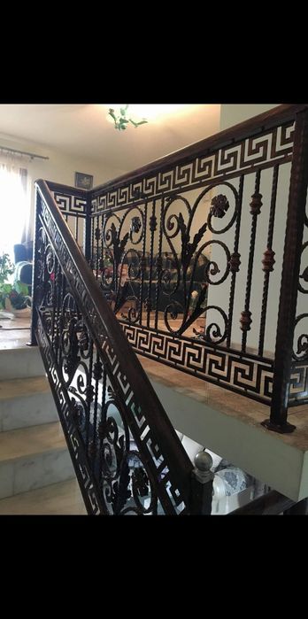 Balcoane și balustrada din fier forjat