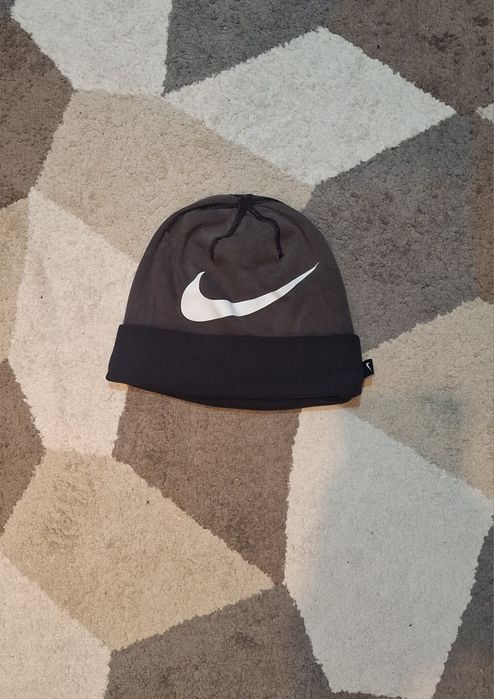Caciula nike neagra