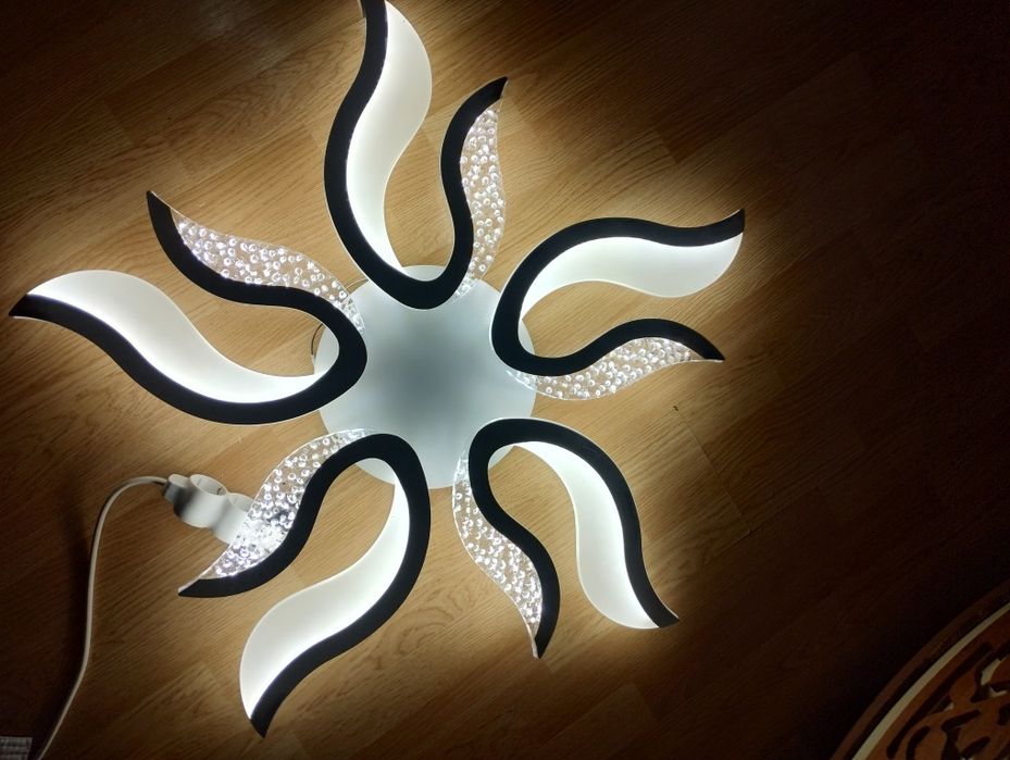 Vând lustra sufragerie led