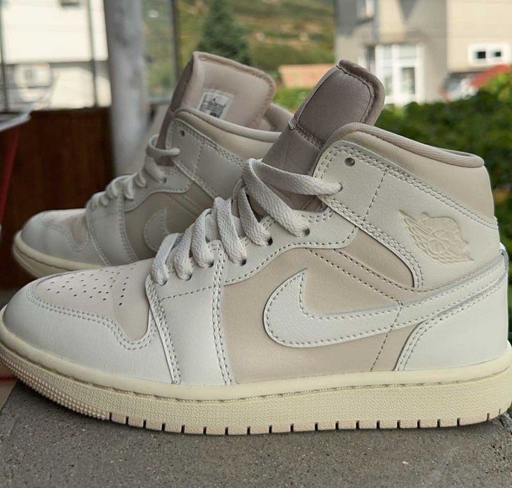 Jordan 1 Mid кецове