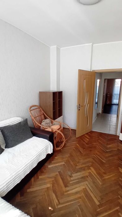 Двустаен апартамент до Общината