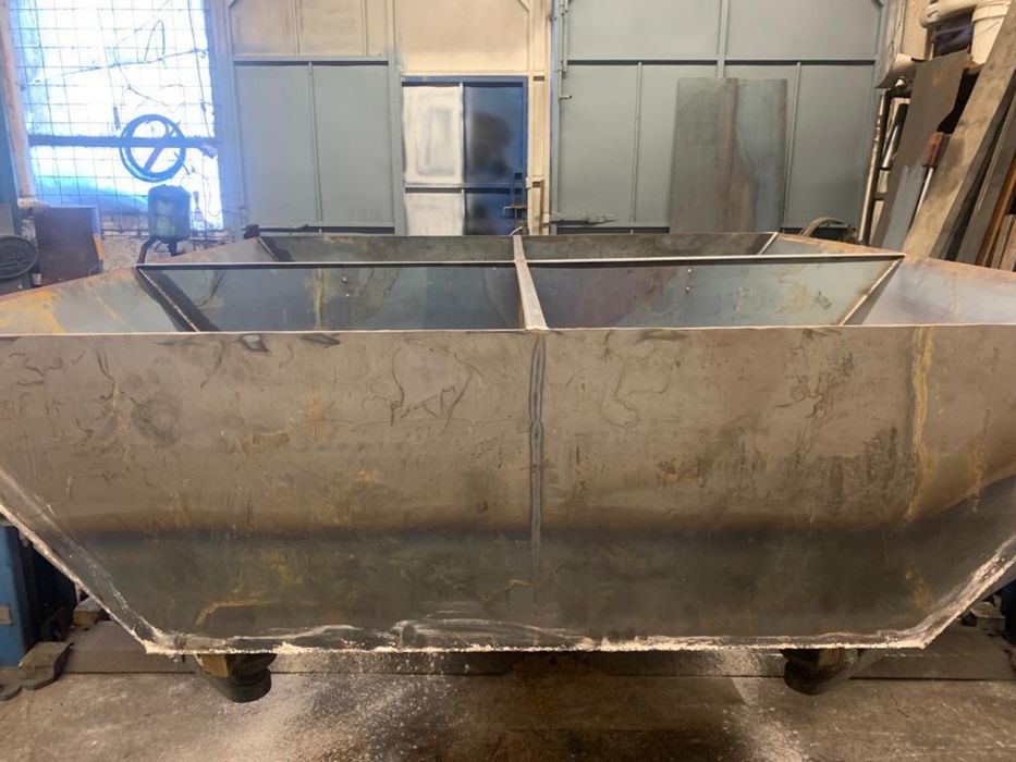 Vand 8 flotoare din tabla 1000€ bucata