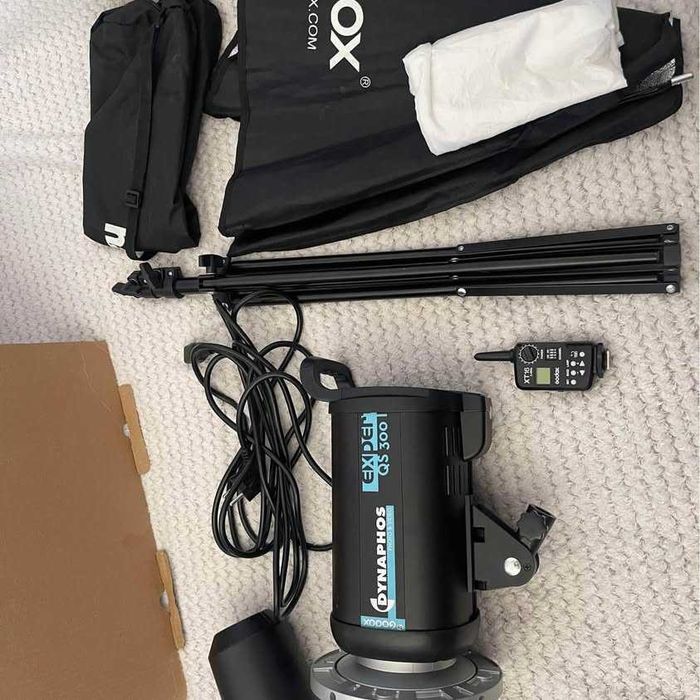 Студийна светкавица Dynaphos Expert QS-300 II + радиосинхронизатор XT-16 + софтбокс 60х60 и статив 550 лв.