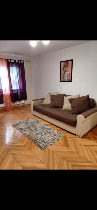 Inchiriez in Mazepa apartament 2 camere etaj1