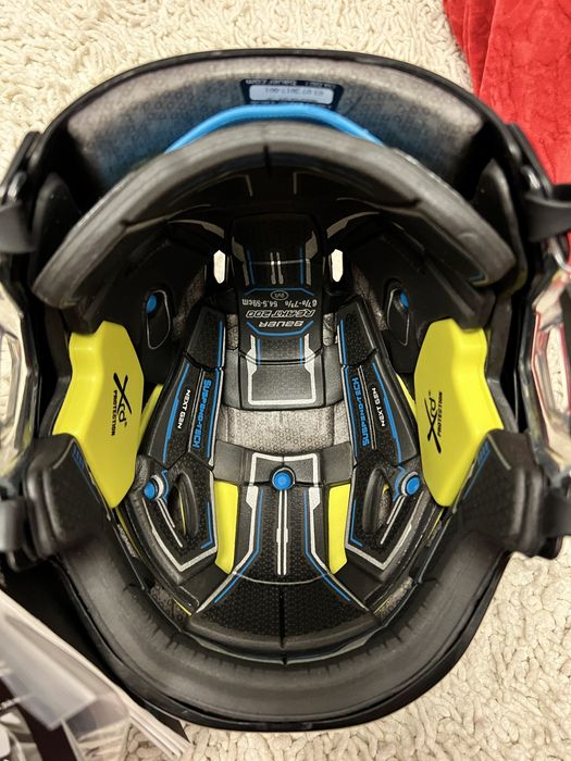 Шлем хоккейный