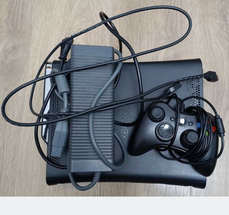 XBOX 360 +KINECT+Multe jocuri.