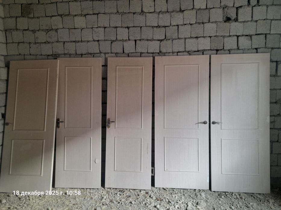 Белый Дверь в очен хорошом состояние