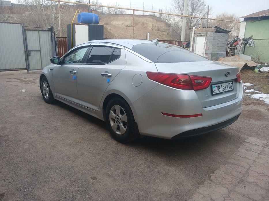Продам срочно автомобиль кия ка5 2014г
