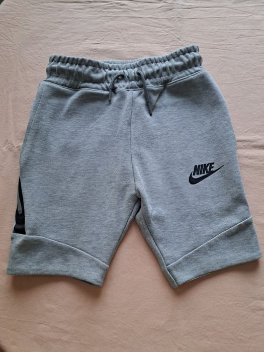 Ски панталон от  8 до 9 год .Къси панталони  тек нови