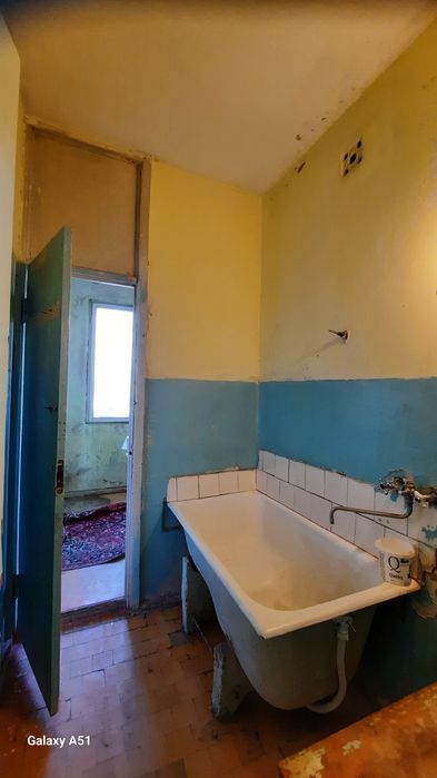 Срочно продаётся массив Панельный  2/4/4 вдоль дороги