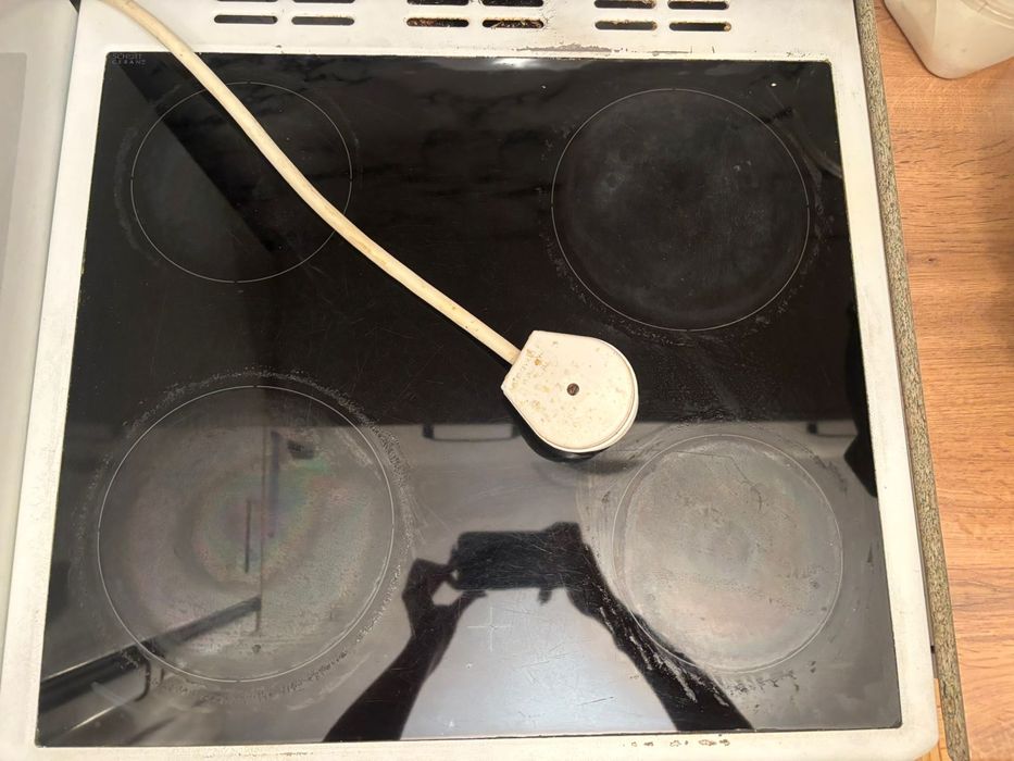 Продам электро плиту в отличном состоянии