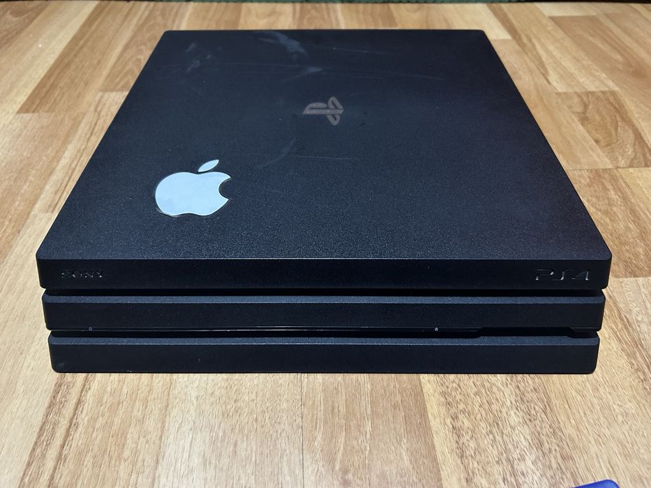 Vand ps4 pro cu 2 controllere