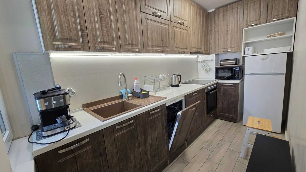 Дава се под наем Двустаен апартамент в Варна, Автогара - 80 кв.м за 500 € - Снимка #2