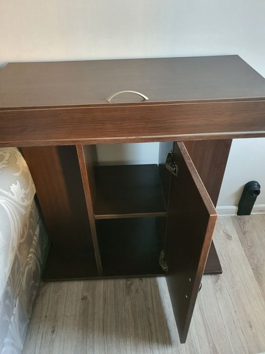 Продавам аквариум 120 л.с дървена поставка