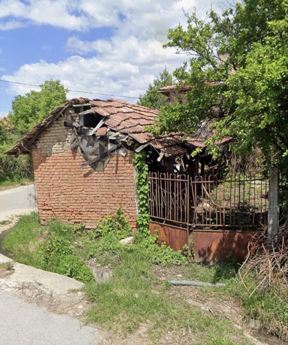 Къща с голям двор в с. Смочево – на минути от Рила и Рилския манастир