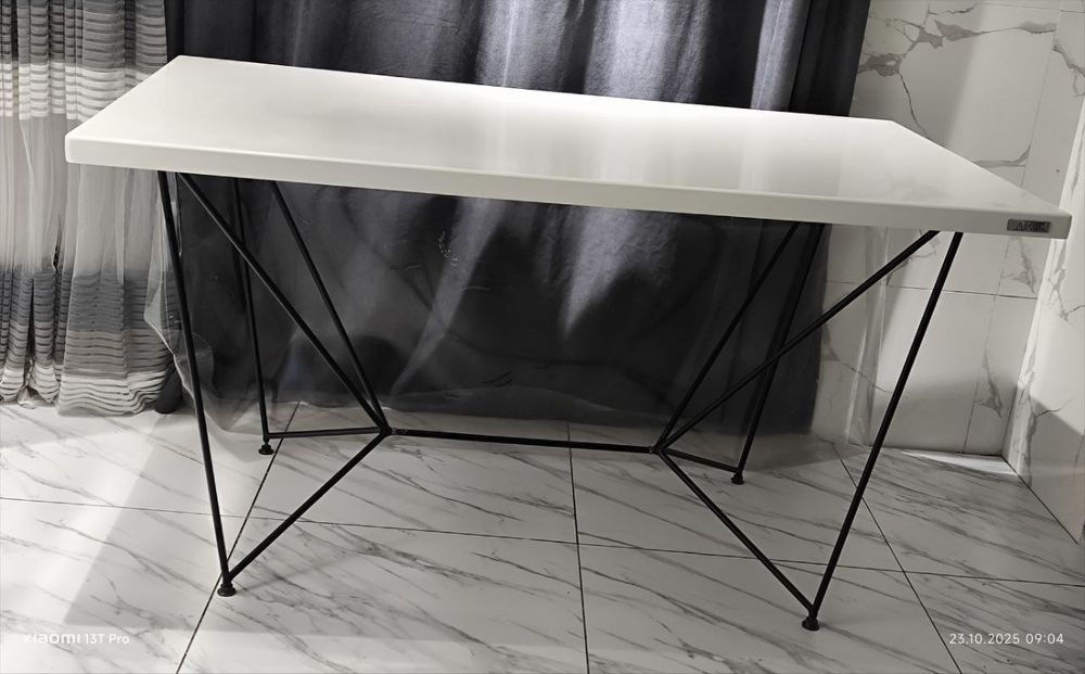 Стол кухонный большой