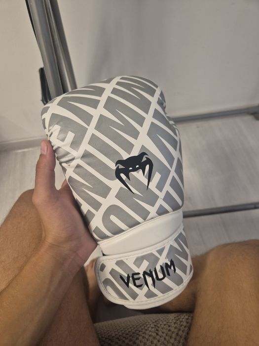 Боксова ръкавици Venum white