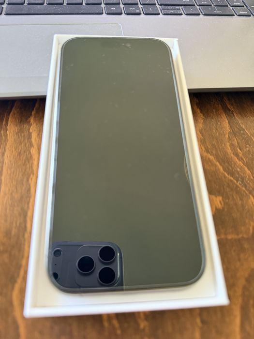iPhone 16 pro 128gB titan с гаранция още 1 г Технополис