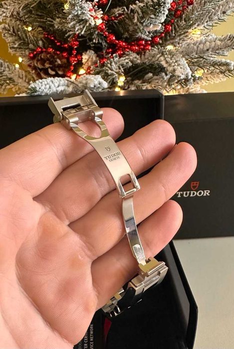 Tudor black bay one 41, часы