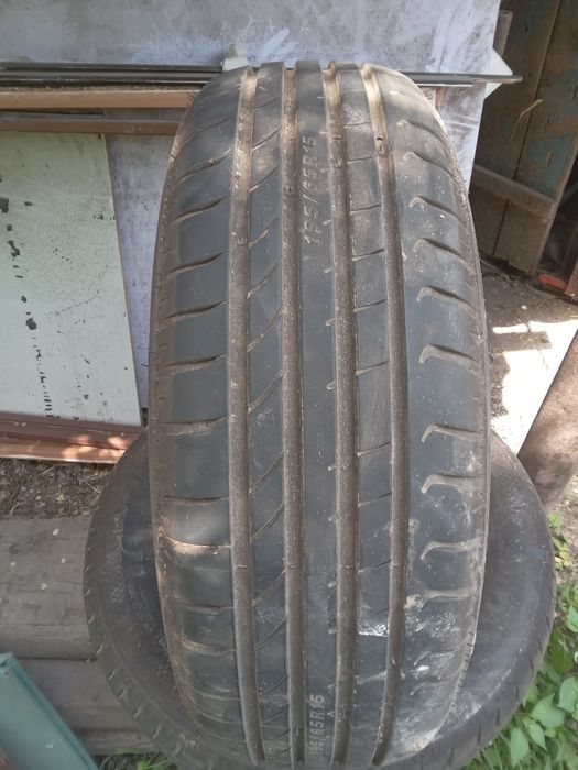 Продам 2 покрышки.
