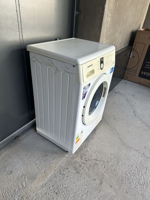 Продается стиральная машина SAMSUNG в хорошем и рабочем состоянии 6 кг