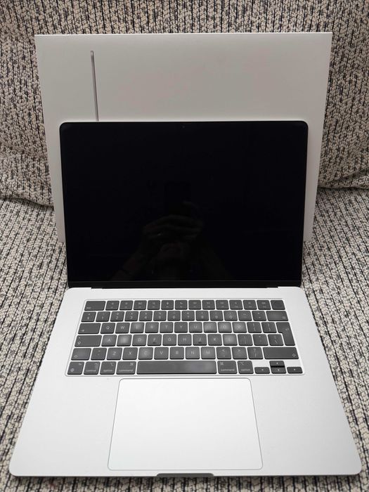 MacBook Air 15 inch M2 , 2023,16 GB RAM , 512 GB storage