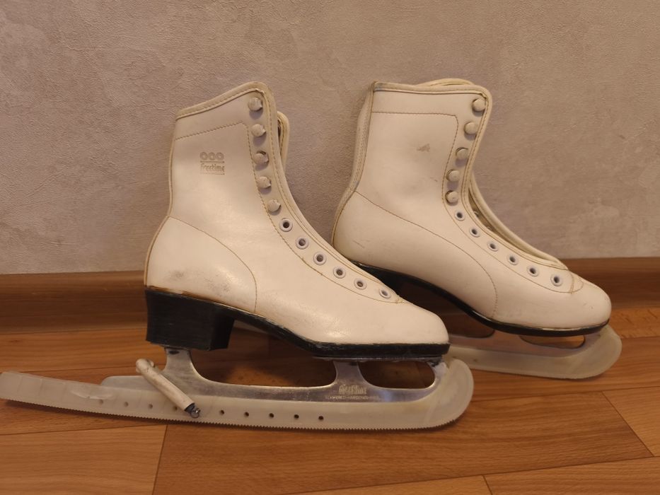 Продаю фигурные коньки