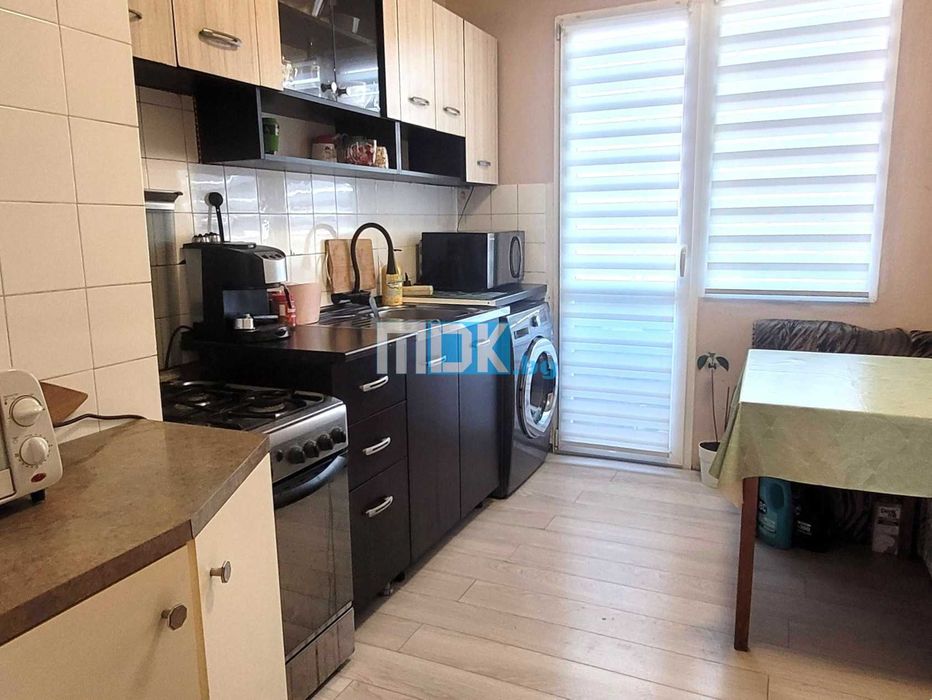 Голям реновиран и обзаведен 3-стаен Коматево