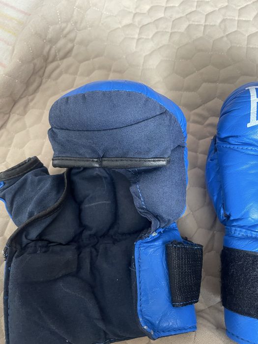 Продам перчатки шлем