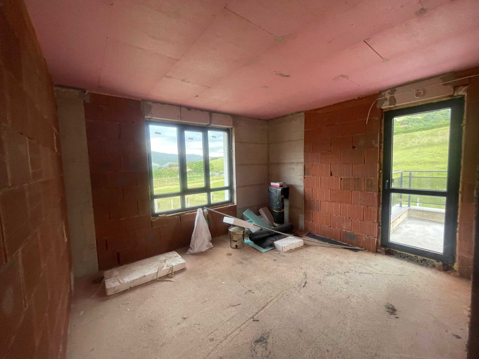 Новопостроена двуетажна къща, разположена в кв. Изгрев