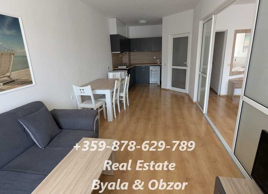 Двустаен апартамент с гледка към града на първа линия в гр.Бяла