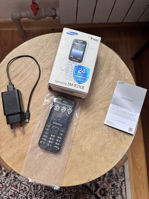 Мобильный телефон Samsung.