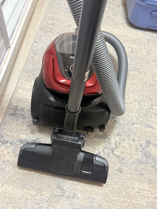 Пылесос Samsung VC18M3120V1/EV, 1800 Вт