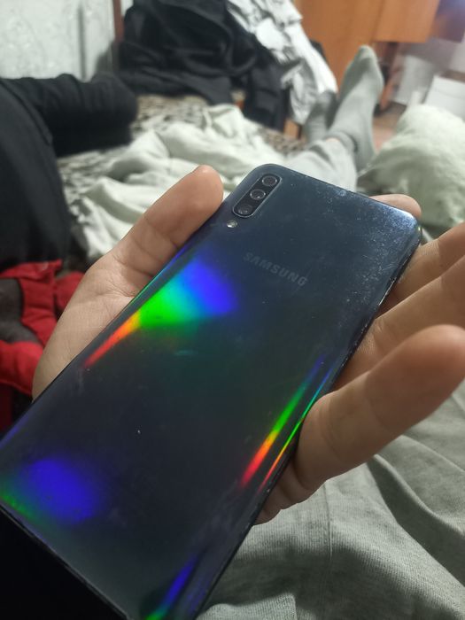 Телефон в средним состаяни