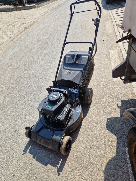 Carucior electric pentru persoane cu dizabilitati sau oameni in varsta