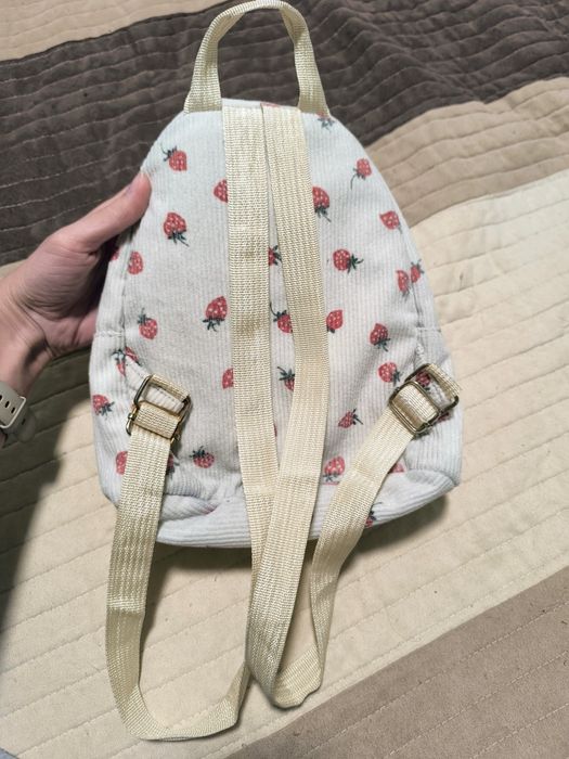 Чаровна раница с ягодки