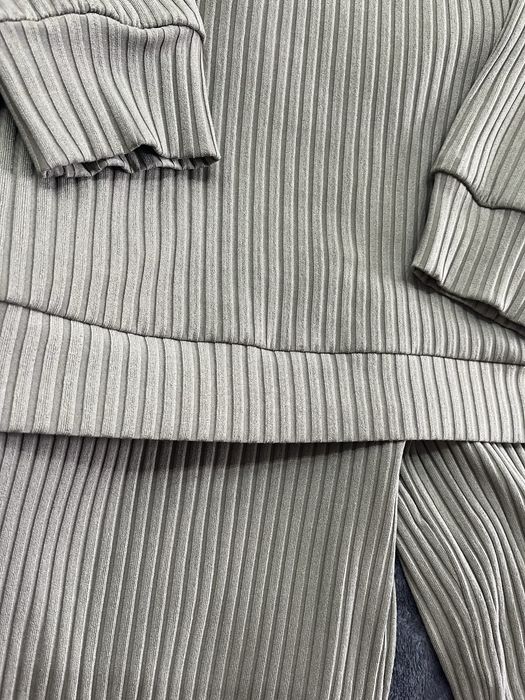 Кофта с длиным рукавом и брюки