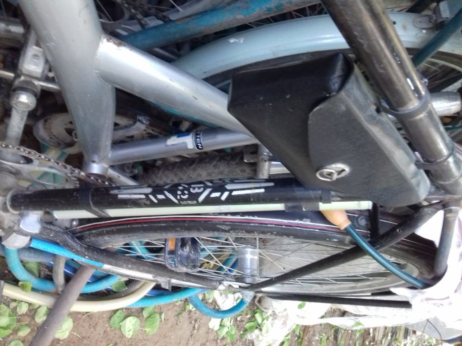 Продаётся детский целый и подростковый велосипед на запчасти.